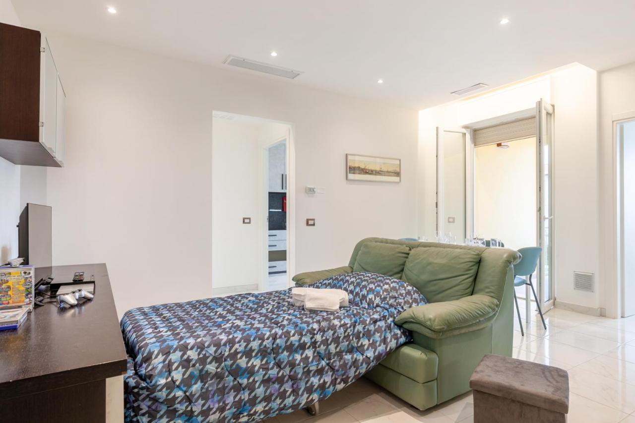 カランブローネSeaside Flat With Swimming Pool And Private Parkingアパートメント エクステリア 写真